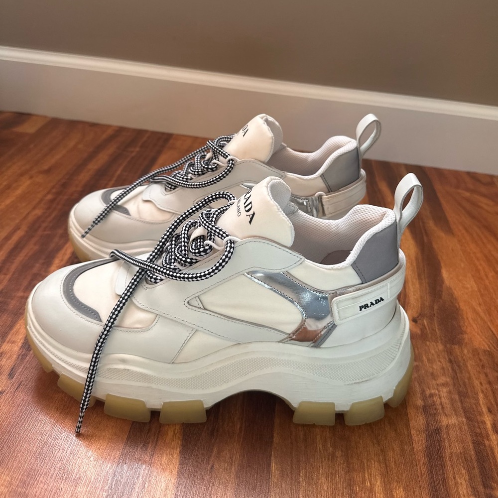 *LIKE NEW* Prada Pegasus Leather White Low Top Sneakers - Size 41 - Picture 2 of 4